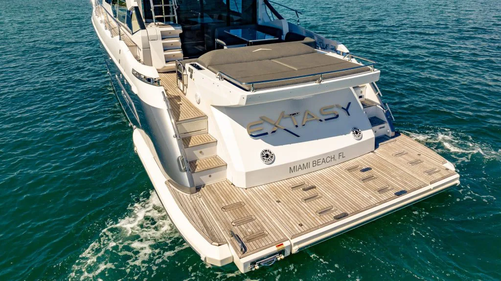 captain-m-boat-rentals-aquariu-boat-rental-best-yacht-charters-miami-20-rent-a-boat-miami